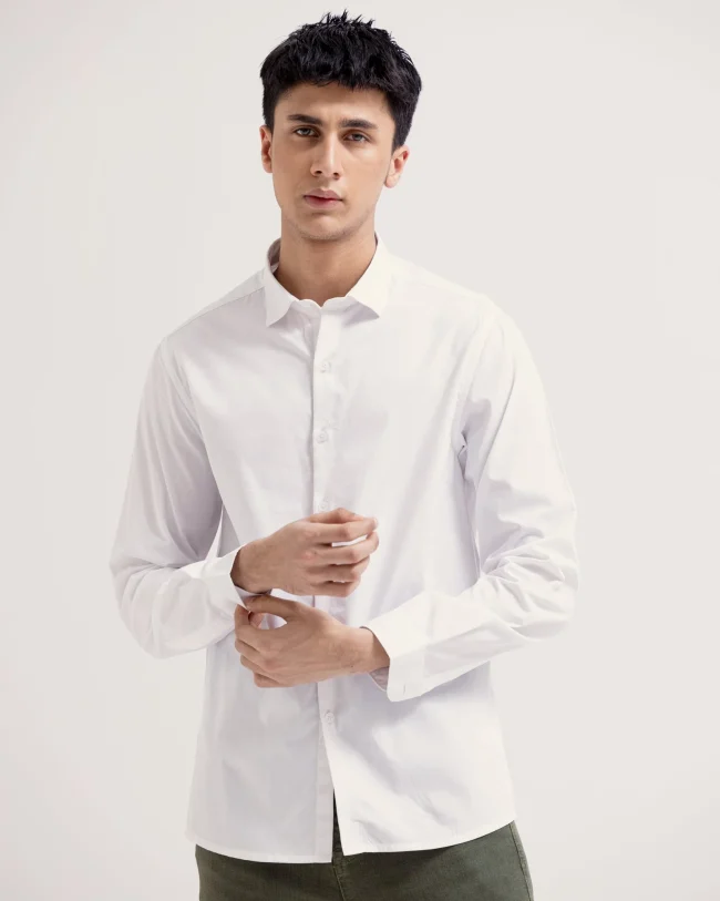 Men's slim-fit casual shirt made from breathable cotton with a modern design