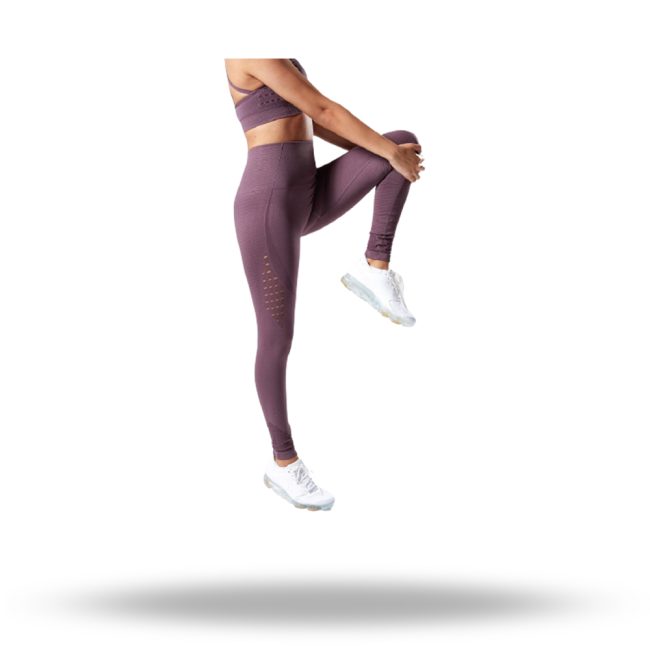 Women's capri yoga leggings made of breathable fabric, mid-calf length